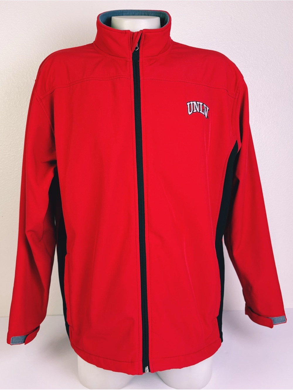 UNLV Rebels Pro Edge Men’s XL Red Full Zip Softshell Jacket NCAA
